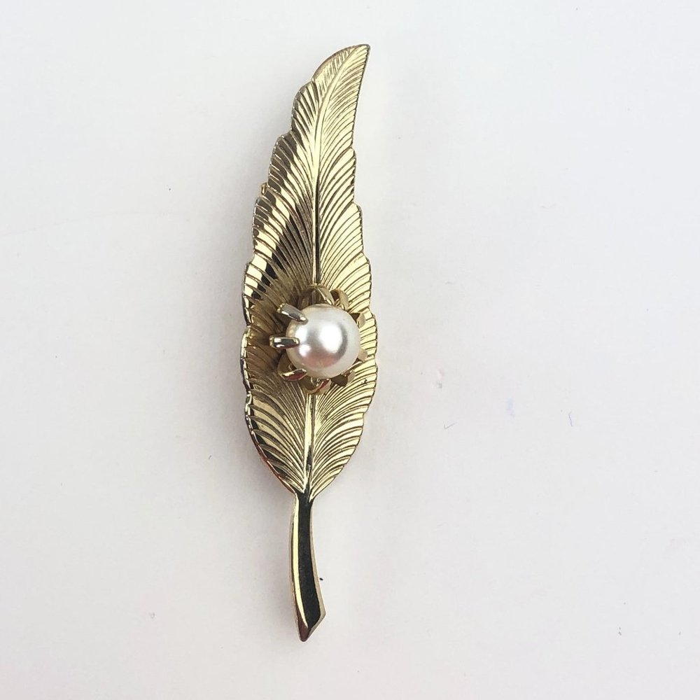 Vtg Gold Toned Leaf Faux Pearl Costume Brooch